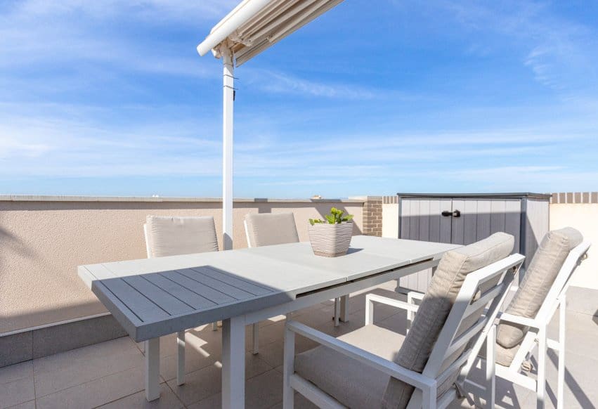 2 chambre Bungalow à vendre à Torrevieja avec piscine - 265 000 € (Ref: 9983754)
