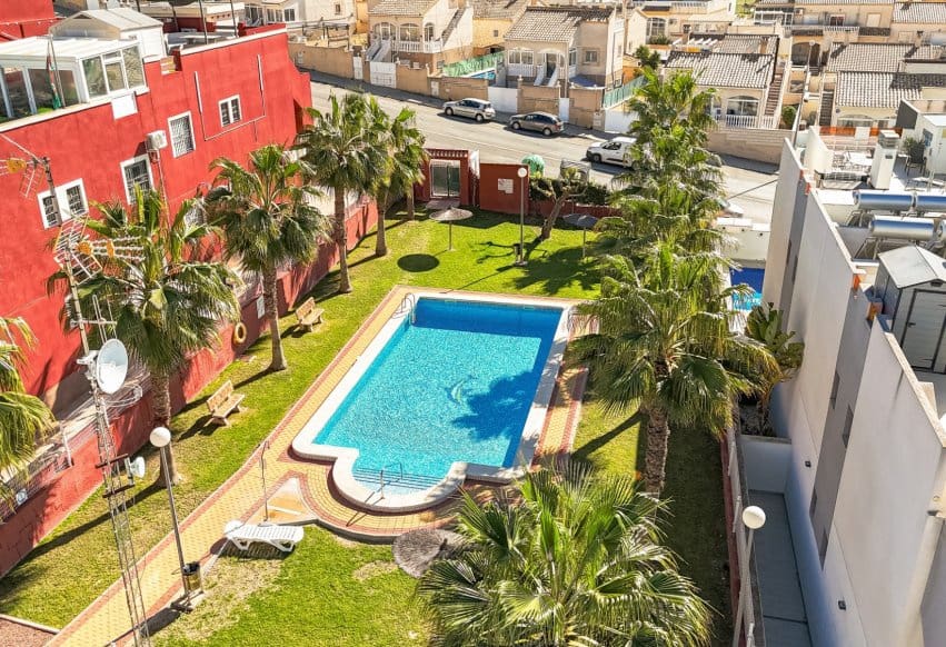 2 chambre Bungalow à vendre à Torrevieja avec piscine - 265 000 € (Ref: 9983754)