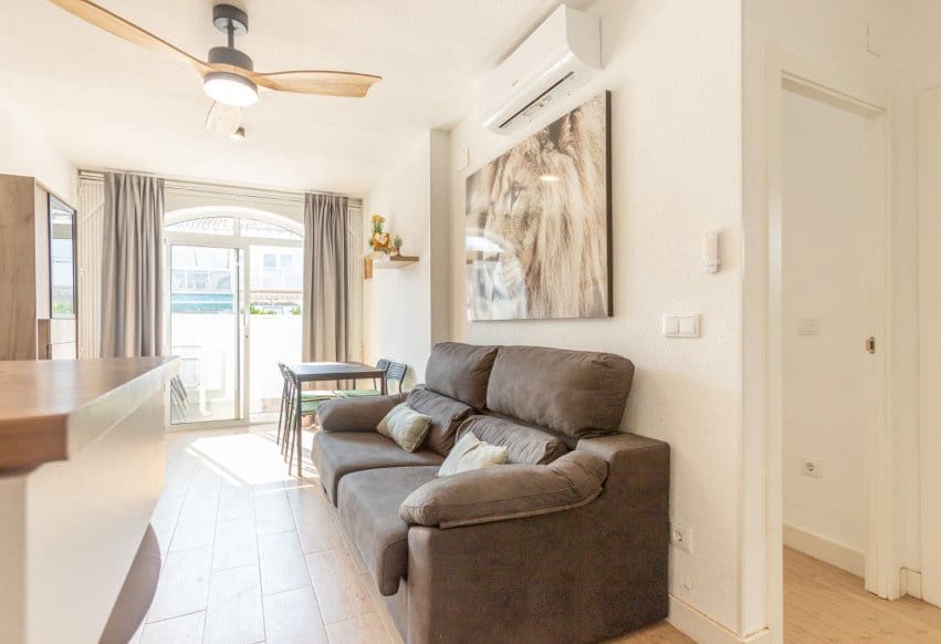 1 chambre Bungalow à vendre à Torrevieja avec piscine - 122 000 € (Ref: 9984064)