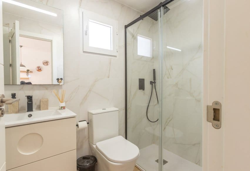 1 chambre Bungalow à vendre à Torrevieja avec piscine - 122 000 € (Ref: 9984064)