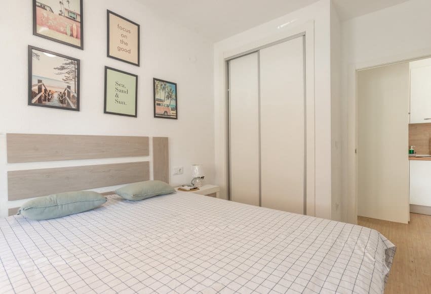 1 chambre Bungalow à vendre à Torrevieja avec piscine - 122 000 € (Ref: 9984064)