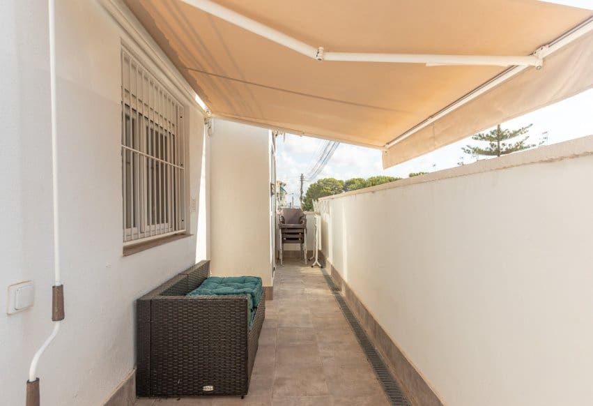 1 chambre Bungalow à vendre à Torrevieja avec piscine - 122 000 € (Ref: 9984064)