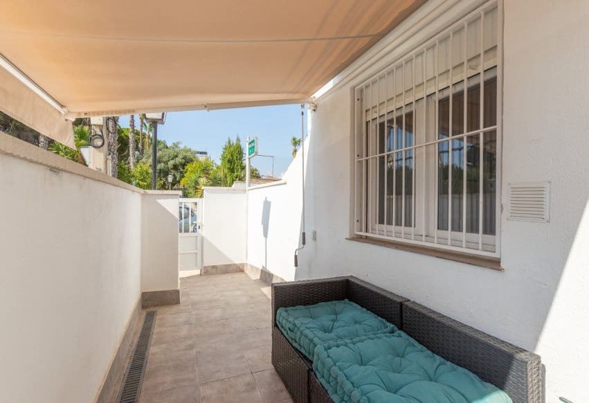 1 chambre Bungalow à vendre à Torrevieja avec piscine - 122 000 € (Ref: 9984064)