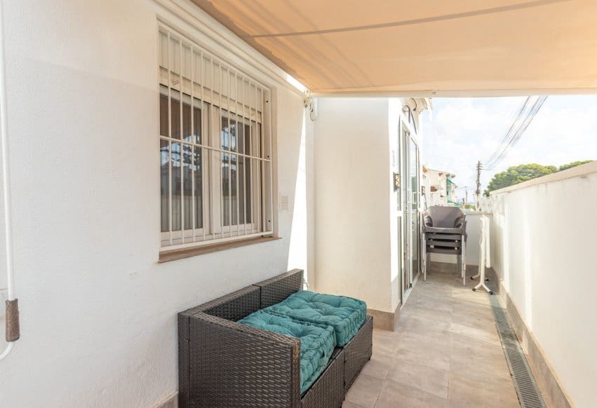 1 chambre Bungalow à vendre à Torrevieja avec piscine - 122 000 € (Ref: 9984064)