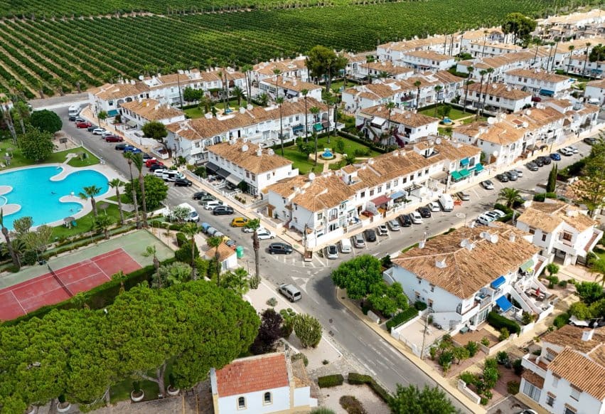 1 chambre Bungalow à vendre à Torrevieja avec piscine - 122 000 € (Ref: 9984064)