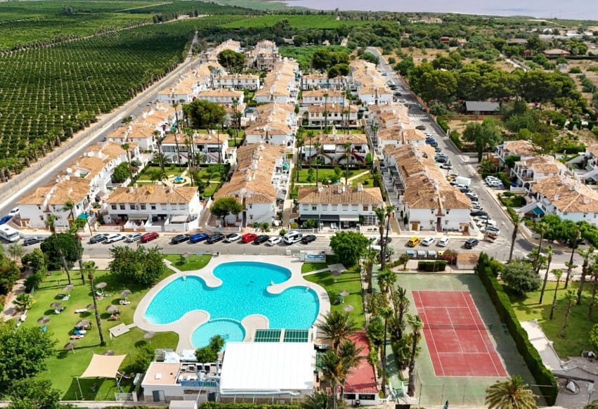 1 chambre Bungalow à vendre à Torrevieja avec piscine - 122 000 € (Ref: 9984064)