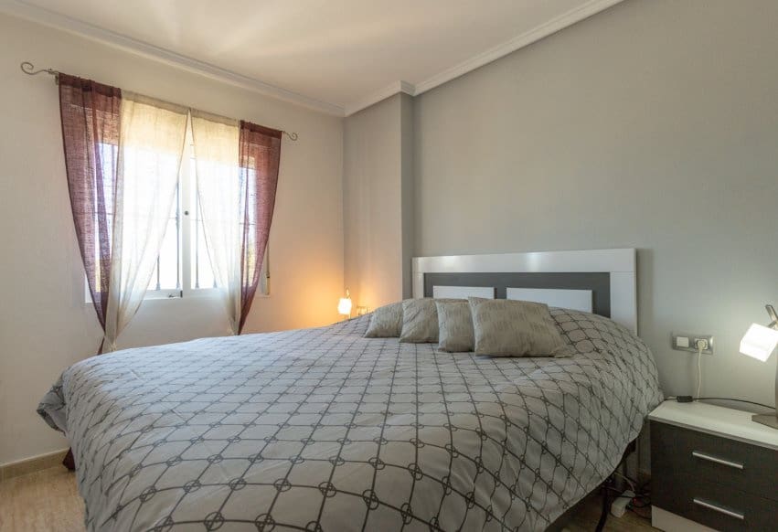 2 quarto Bungalow para venda em Villamartin com piscina - 209 000 € (Ref: 9984065)