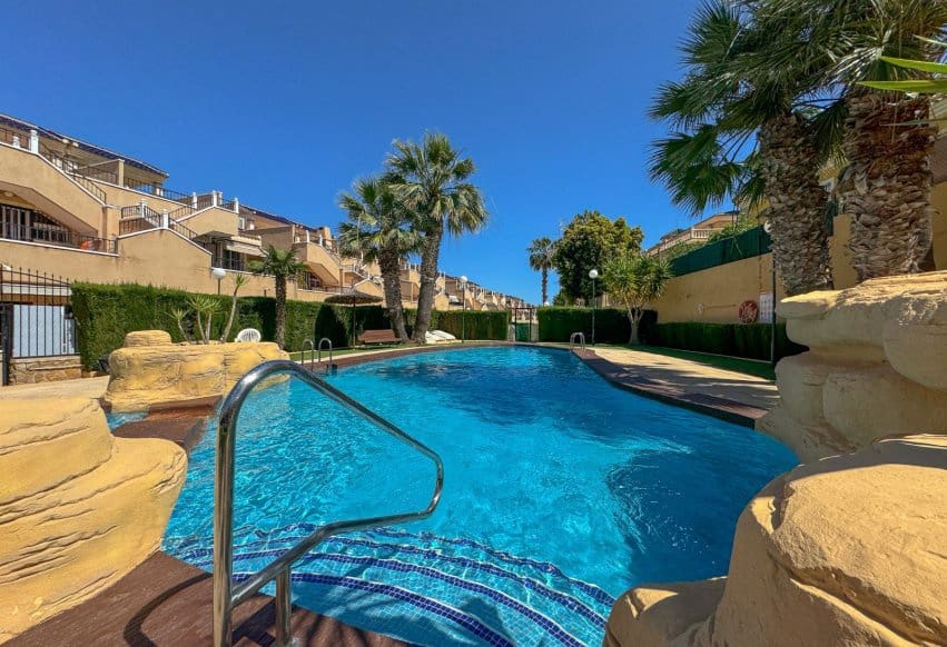 2 quarto Bungalow para venda em Villamartin com piscina - 209 000 € (Ref: 9984065)