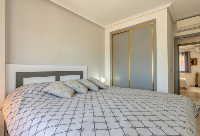 2 quarto Bungalow para venda em Villamartin com piscina - 209 000 € (Ref: 9984065)