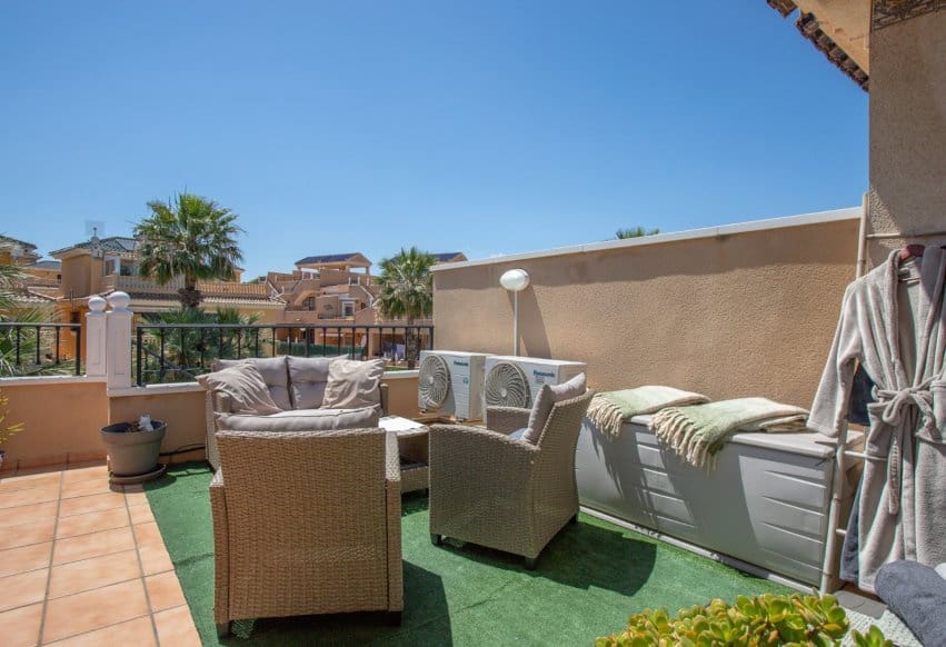 2 quarto Bungalow para venda em Villamartin com piscina - 209 000 € (Ref: 9984065)