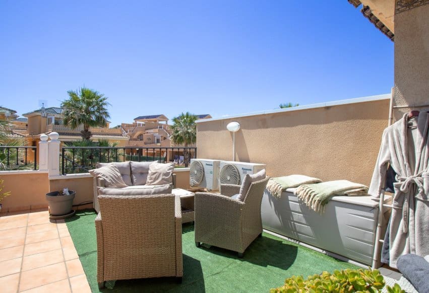 2 quarto Bungalow para venda em Villamartin com piscina - 209 000 € (Ref: 9984065)