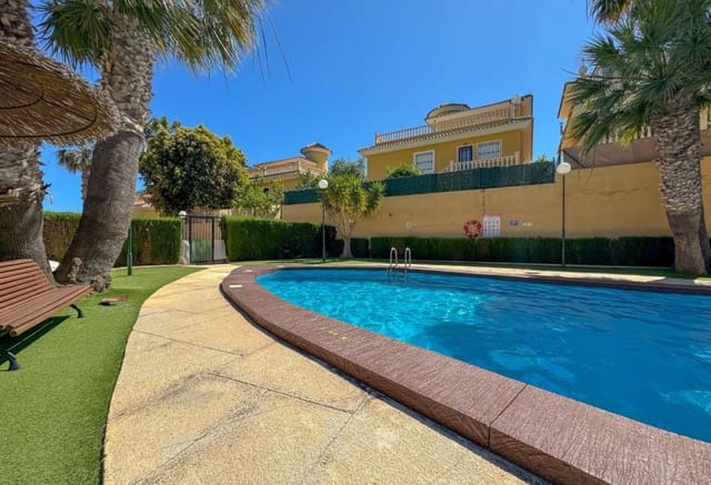 2 slaapkamer Bungalow te koop in Villamartin, Orihuela met zwembad - € 209.000 (Ref: 9984065)