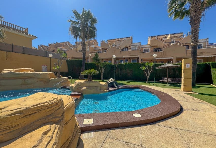 2 quarto Bungalow para venda em Villamartin com piscina - 209 000 € (Ref: 9984065)