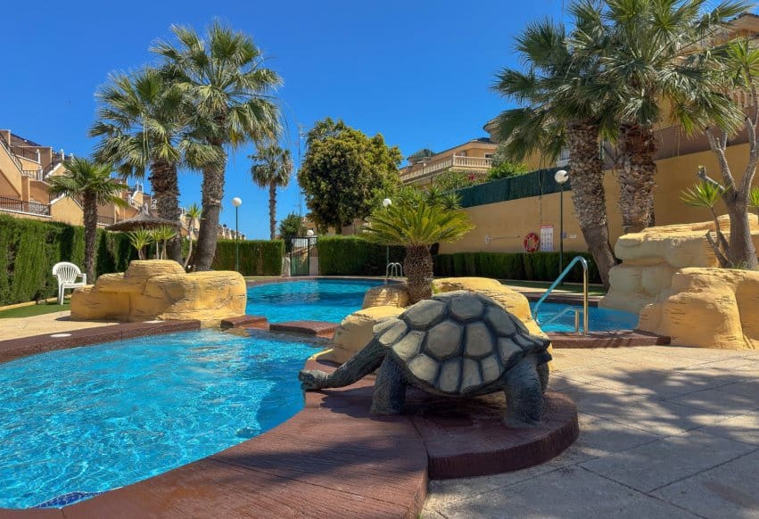 2 quarto Bungalow para venda em Villamartin com piscina - 209 000 € (Ref: 9984065)