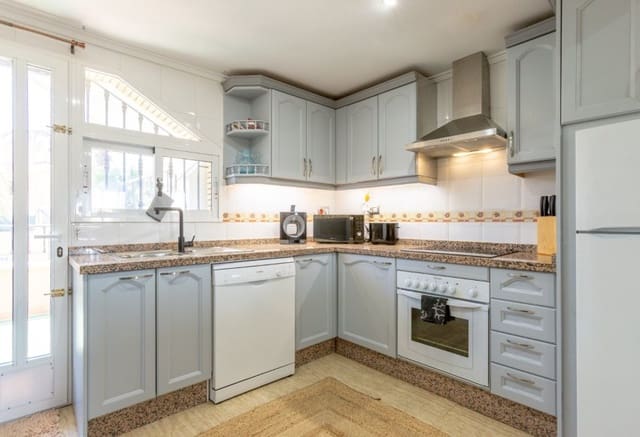 2 bedroom Bungalow for sale in Villamartin, Orihuela with pool - € 209,000 (Ref: 9984065)