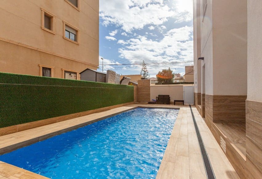 2 soverom Leilighet til salgs i Torrevieja med svømmebasseng - € 197 000 (Ref: 9984108)