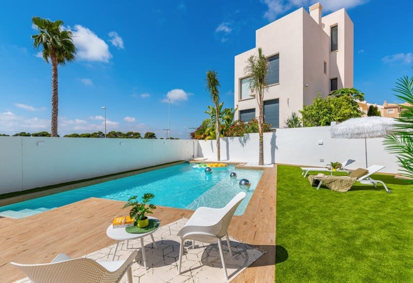 4 quarto Moradia para venda em Ciudad Quesada com piscina - 988 505 € (Ref: 9984355)