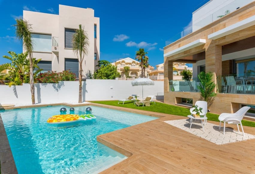 4 quarto Moradia para venda em Ciudad Quesada com piscina - 988 505 € (Ref: 9984355)