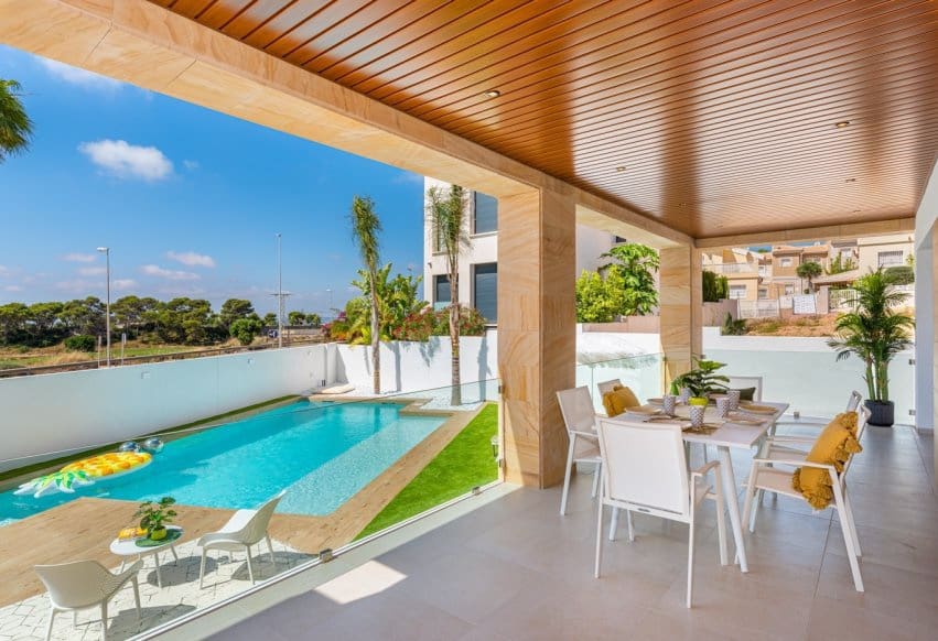 4 quarto Moradia para venda em Ciudad Quesada com piscina - 988 505 € (Ref: 9984355)