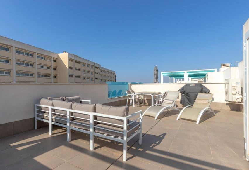 1 sovrum Takvåning till salu i Torrevieja med pool - 228 000 € (Ref: 9984364)