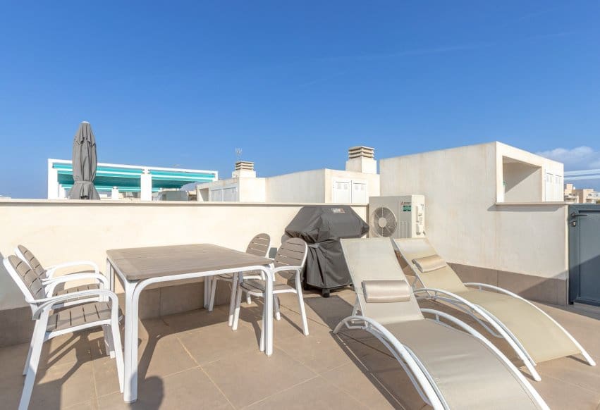 1 sovrum Takvåning till salu i Torrevieja med pool - 228 000 € (Ref: 9984364)