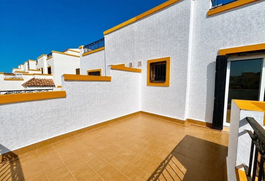 3 chambre Maison de Ville à vendre à Torrevieja avec piscine - 209 000 € (Ref: 9986353)