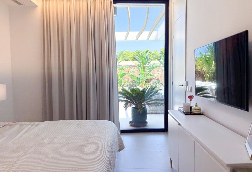 Chalet de 3 habitaciones en Cabo Roig en venta con piscina - 749.000 € (Ref: 9990318)