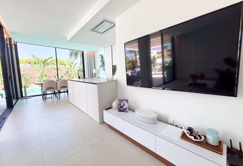 Chalet de 3 habitaciones en Cabo Roig en venta con piscina - 749.000 € (Ref: 9990318)