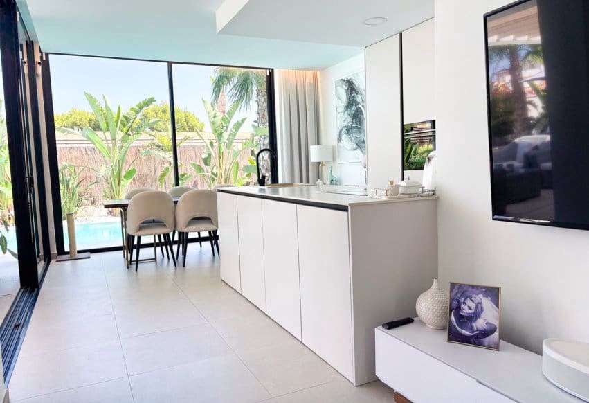 Chalet de 3 habitaciones en Cabo Roig en venta con piscina - 749.000 € (Ref: 9990318)