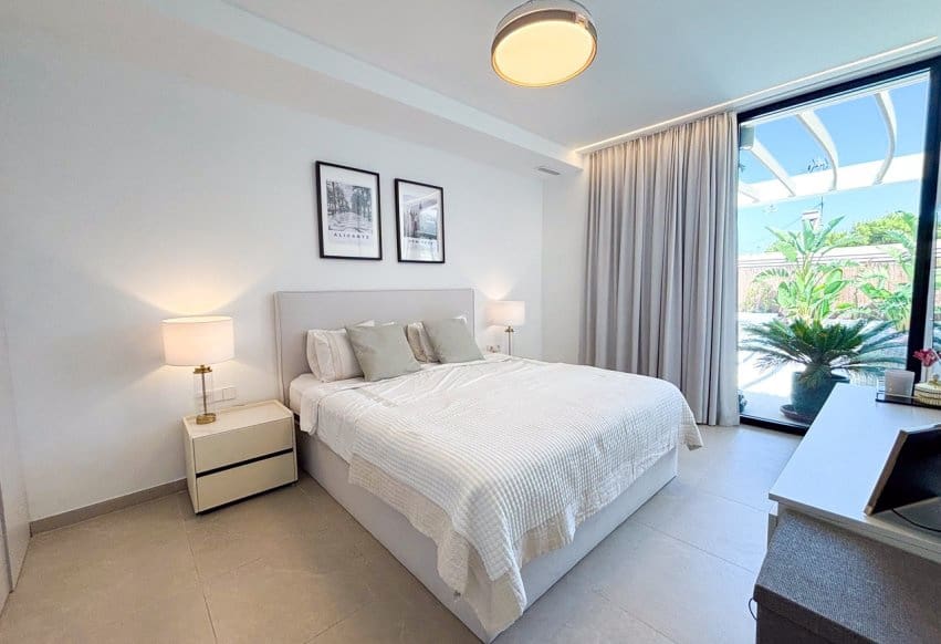 Chalet de 3 habitaciones en Cabo Roig en venta con piscina - 749.000 € (Ref: 9990318)