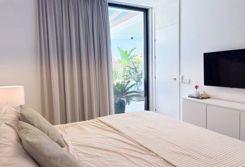 Chalet de 3 habitaciones en Cabo Roig en venta con piscina - 749.000 € (Ref: 9990318)
