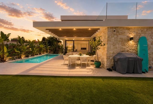3 soveværelse Villa til salg i Cabo Roig, Orihuela med swimmingpool - € 749.000 (Ref: 9990318)