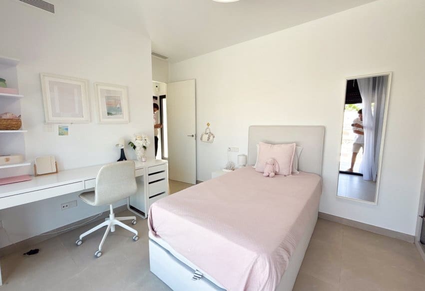 Chalet de 3 habitaciones en Cabo Roig en venta con piscina - 749.000 € (Ref: 9990318)