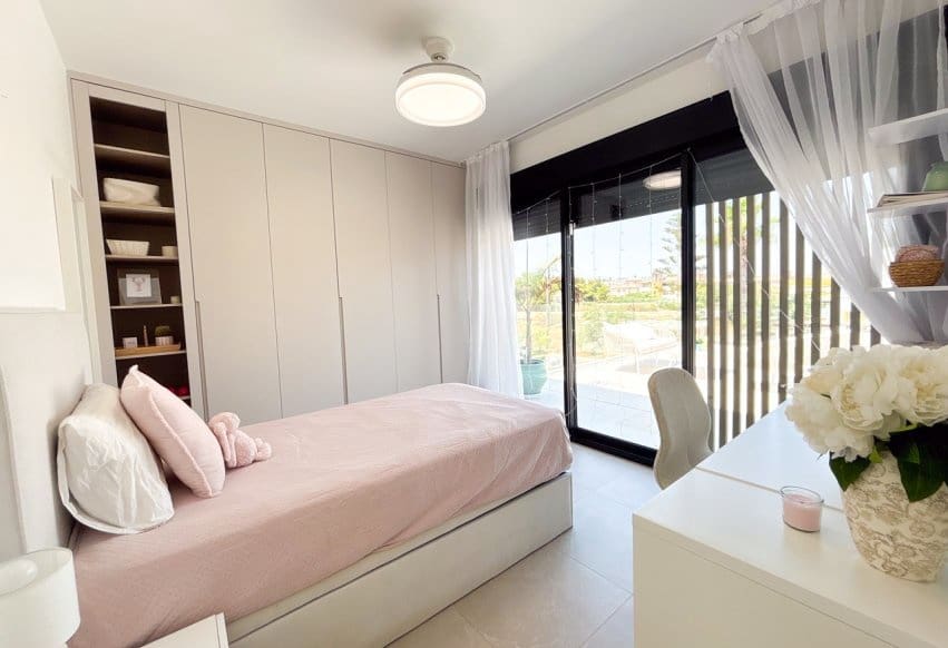 Chalet de 3 habitaciones en Cabo Roig en venta con piscina - 749.000 € (Ref: 9990318)