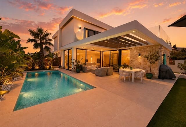 3 soveværelse Villa til salg i Cabo Roig, Orihuela med swimmingpool - € 749.000 (Ref: 9990318)