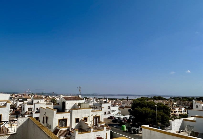 3 bedroom Townhouse for sale in Torrevieja with pool - € 209,000 (Ref: 9990319)