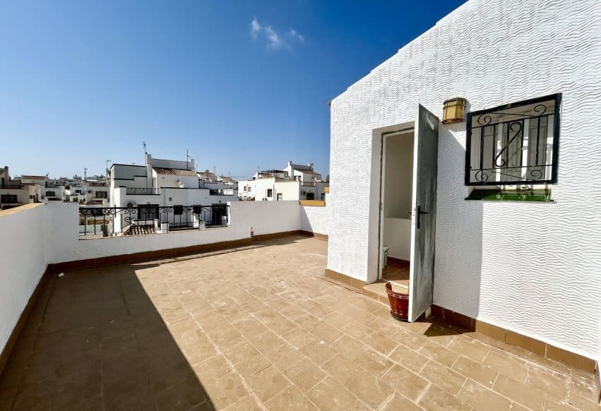 3 bedroom Townhouse for sale in Torrevieja with pool - € 209,000 (Ref: 9990319)