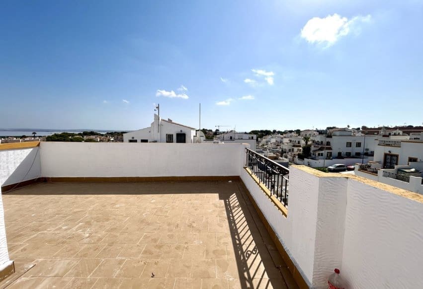 3 bedroom Townhouse for sale in Torrevieja with pool - € 209,000 (Ref: 9990319)