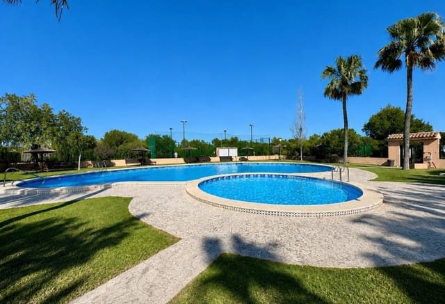 3 soverom Hus til salgs i Los Balcones - Los Altos, Torrevieja med svømmebasseng - € 209 000 (Ref: 9990319)