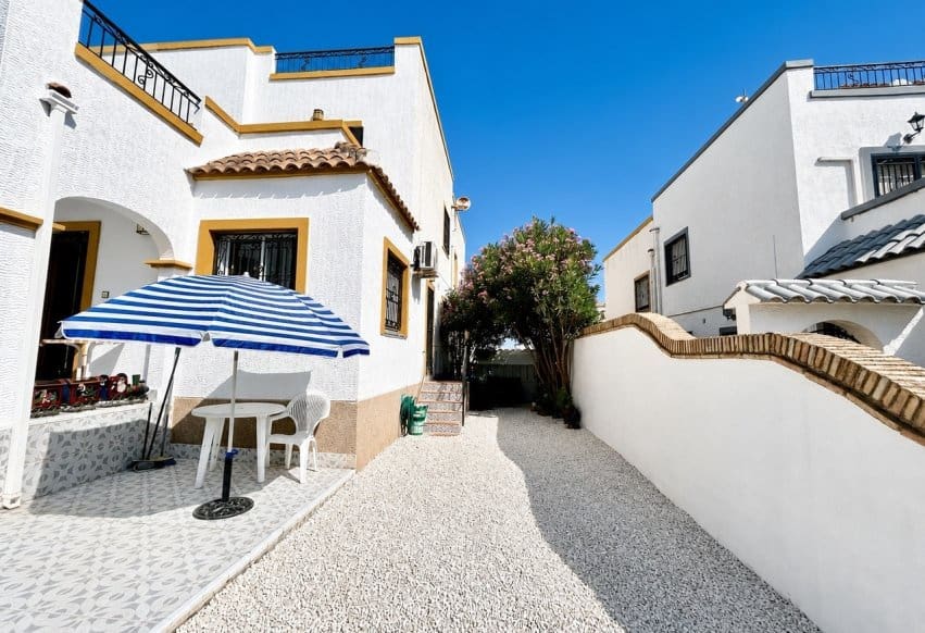 3 bedroom Townhouse for sale in Torrevieja with pool - € 209,000 (Ref: 9990319)