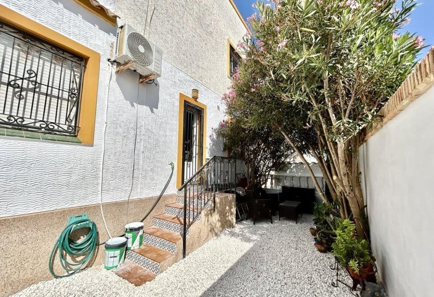 3 bedroom Townhouse for sale in Torrevieja with pool - € 209,000 (Ref: 9990319)