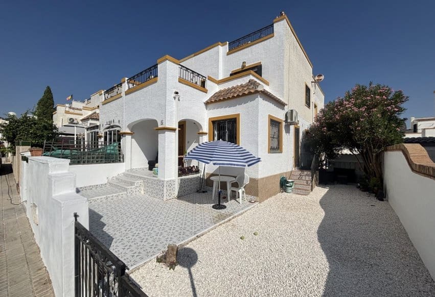 3 bedroom Townhouse for sale in Torrevieja with pool - € 209,000 (Ref: 9990319)