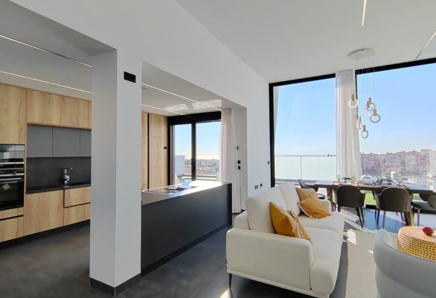3 slaapkamer Villa te koop in Torrevieja met zwembad - € 750.000 (Ref: 9994644)