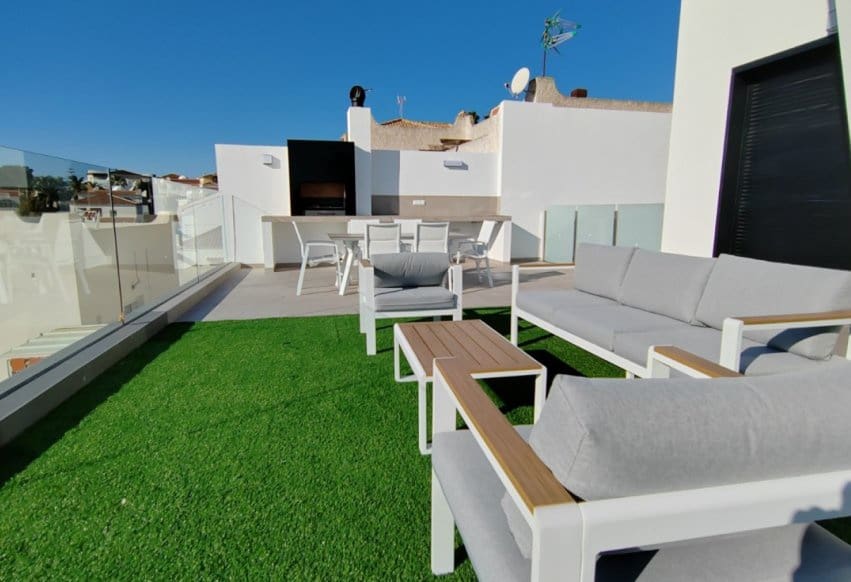 3 slaapkamer Villa te koop in Torrevieja met zwembad - € 750.000 (Ref: 9994644)