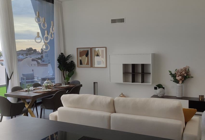 3 slaapkamer Villa te koop in Torrevieja met zwembad - € 750.000 (Ref: 9994644)