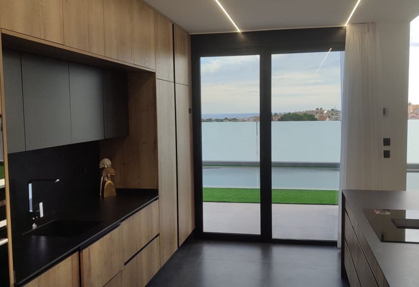 3 slaapkamer Villa te koop in Torrevieja met zwembad - € 750.000 (Ref: 9994644)