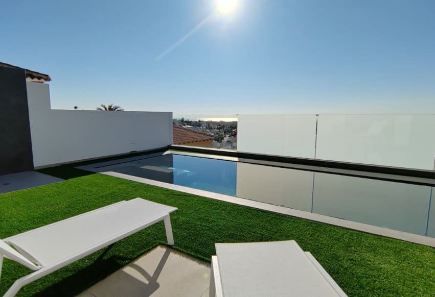 3 slaapkamer Villa te koop in Torrevieja met zwembad - € 750.000 (Ref: 9994644)