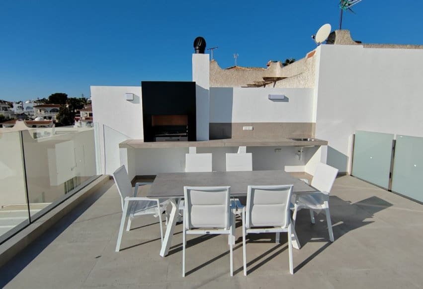 3 slaapkamer Villa te koop in Torrevieja met zwembad - € 750.000 (Ref: 9994644)