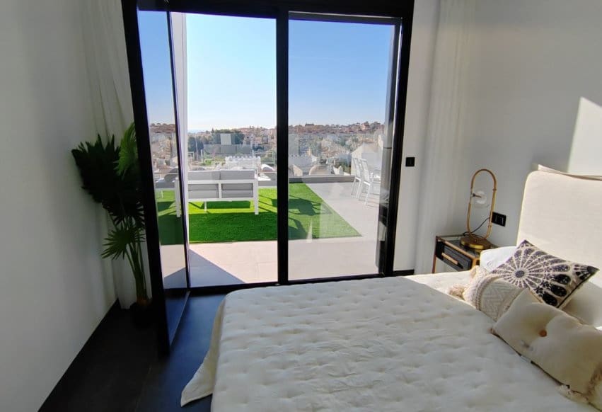 3 slaapkamer Villa te koop in Torrevieja met zwembad - € 750.000 (Ref: 9994644)