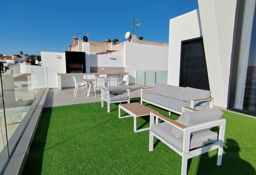 3 slaapkamer Villa te koop in Torrevieja met zwembad - € 750.000 (Ref: 9994644)